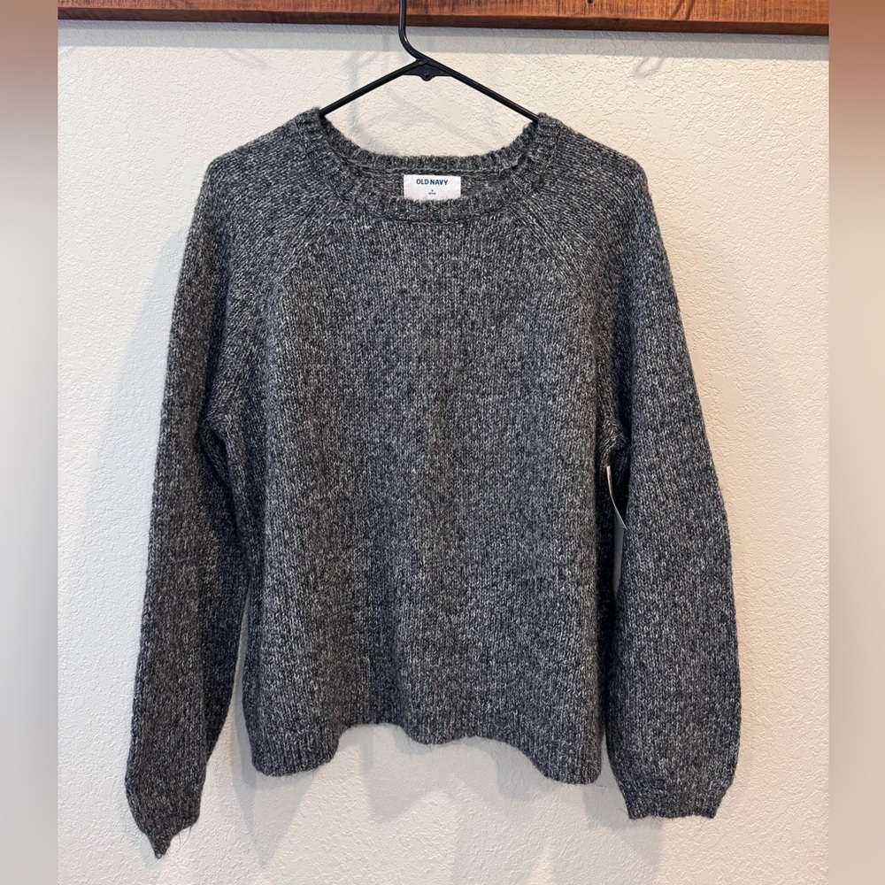 Old Navy, petite, medium, gray, crewneck sweater —new with tags!